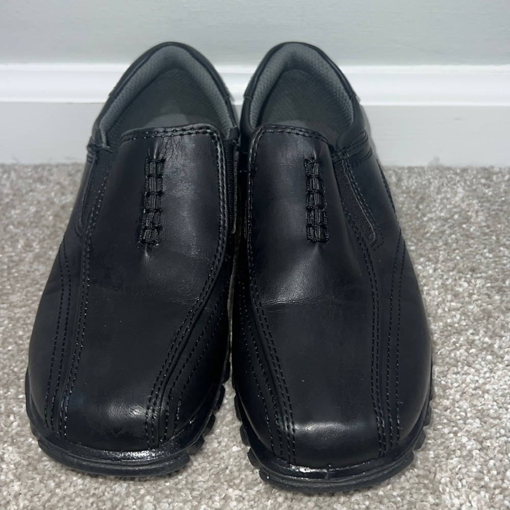 Deer Stags Stadium Boys Loafer - Size 2- Black slip on dress shoe